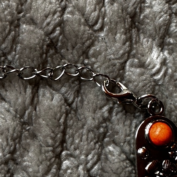 🎄 NEW Paparazzi Jewelry Orange Stone with Flowers Silver Bracelet - Picture 3 of 5